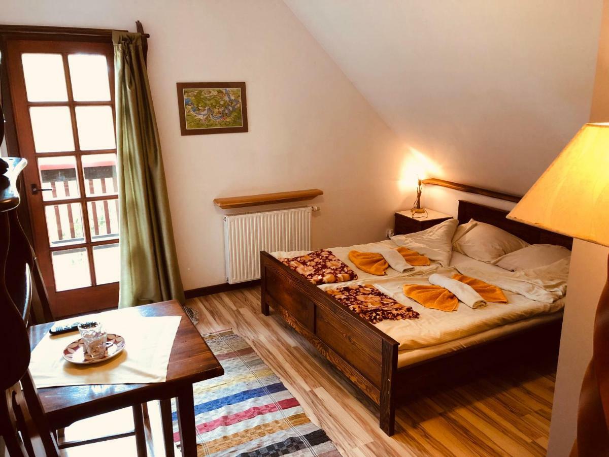 Gosciniec Pod Smrekami Bed & Breakfast Czorsztyn Bagian luar foto